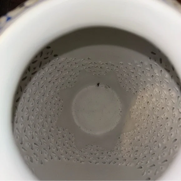 Nantucket Blue and White Pierced Vase. - Picture 5 of 5